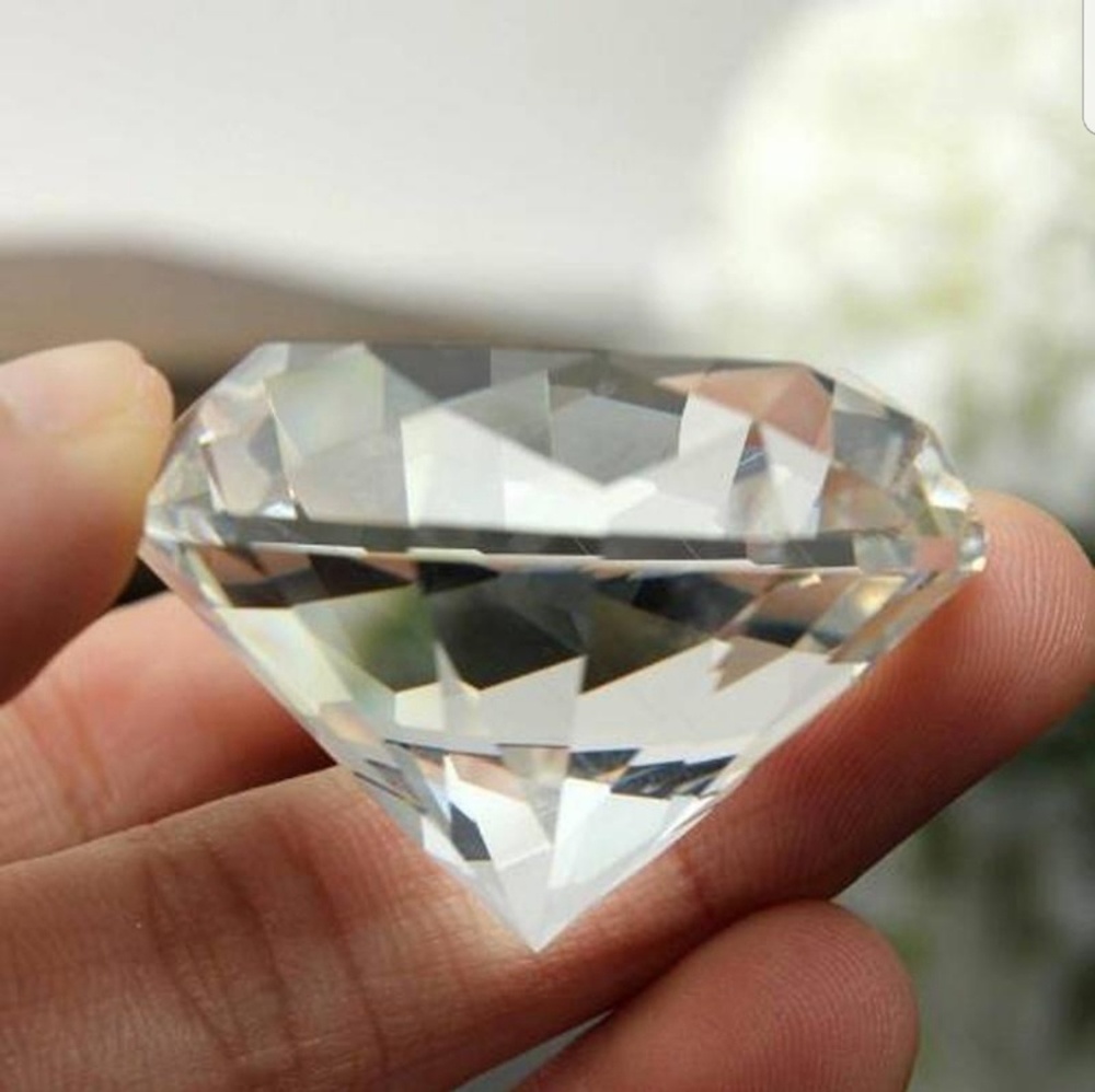 Stunning Diamond Cut Glass Bauble  NWOT